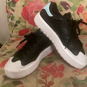 New balance black leather sneaker.